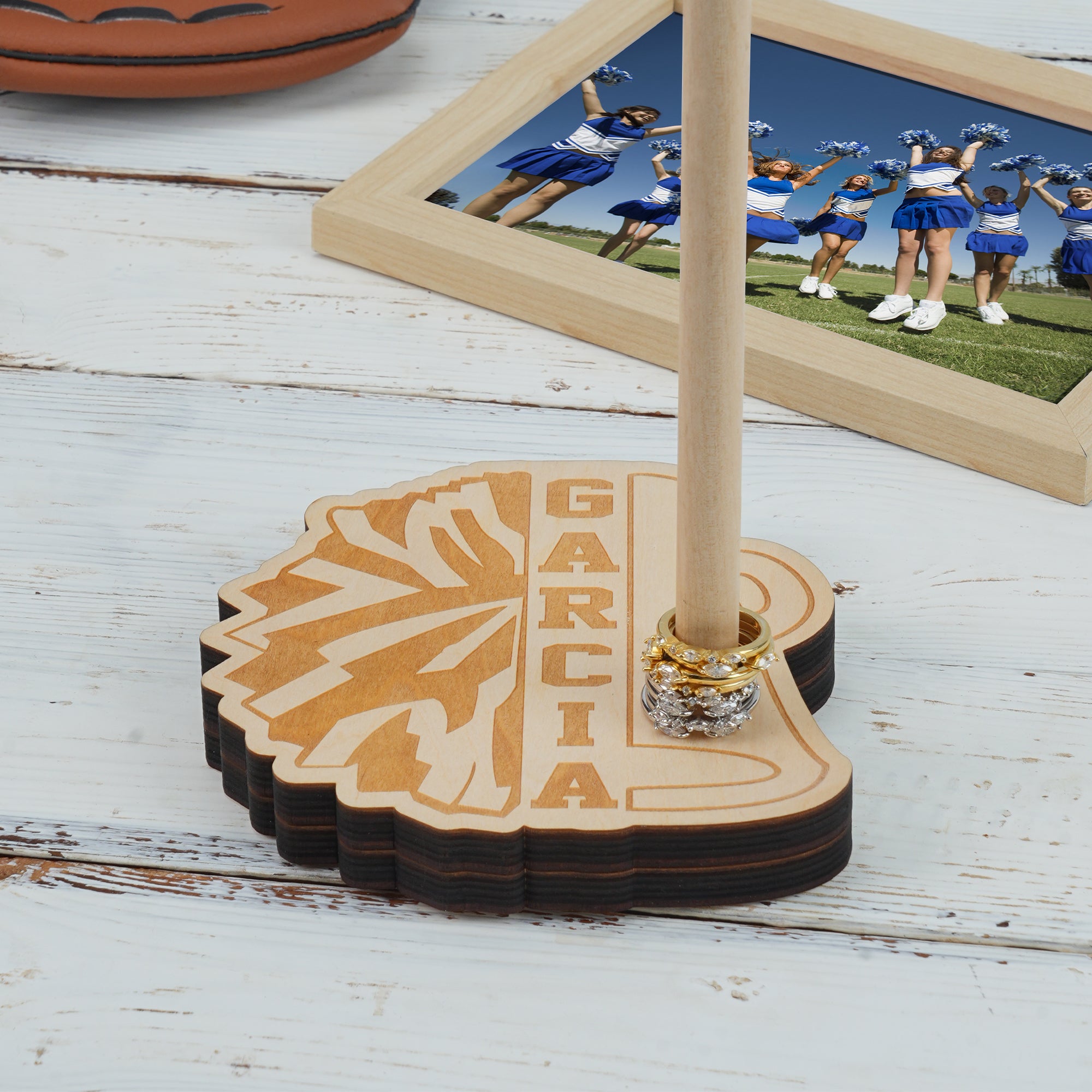 Personalizado Pom Pom Megáfono Anillo de madera titular con nombre grabado Cheer Team Game Day Gift for Cheerleaders Cheer Coaches