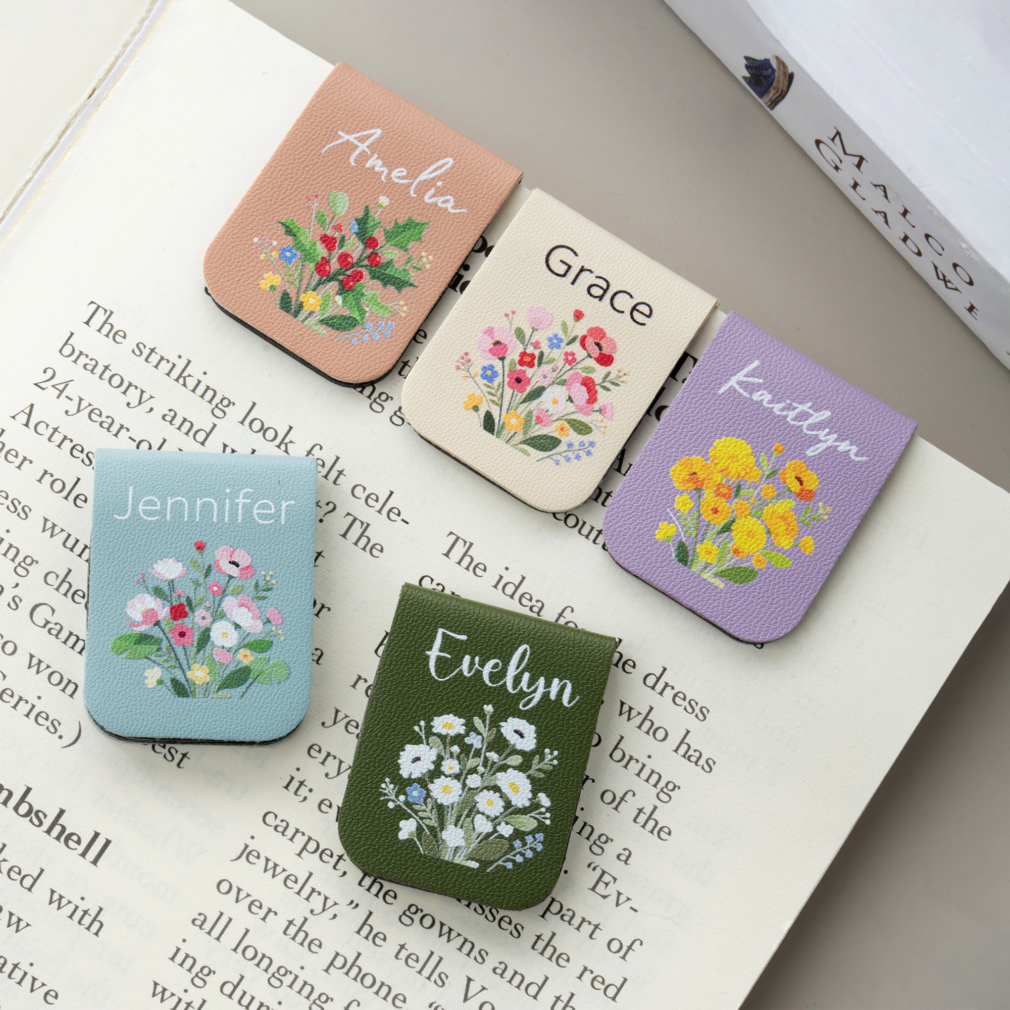 Personalizado Nacimiento Flor Ramo Multicolor Magnético PU Cuero Marcapáginas Clip con Nombre Regalo de cumpleaños para los amantes de los libros