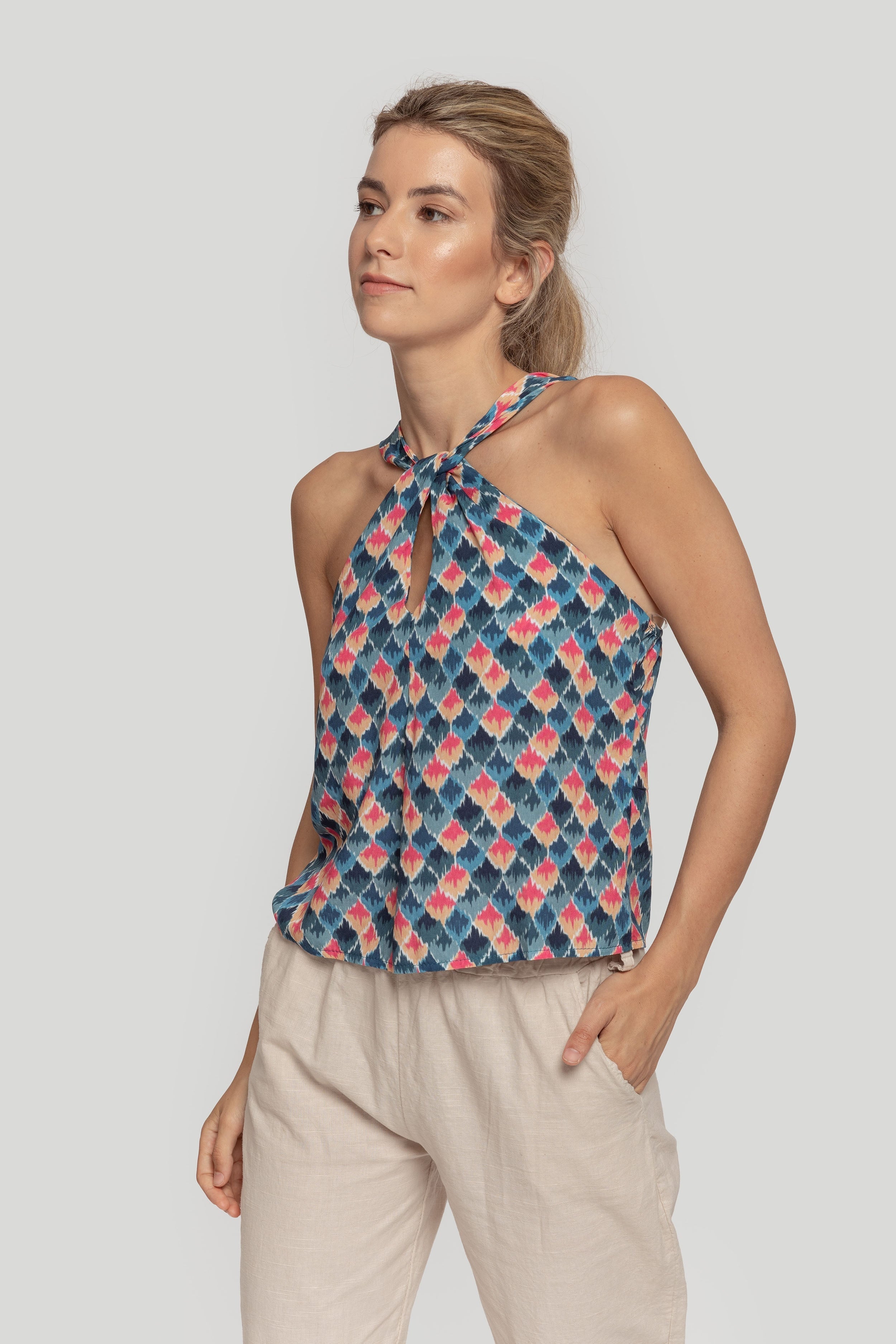 TOP  HALTER