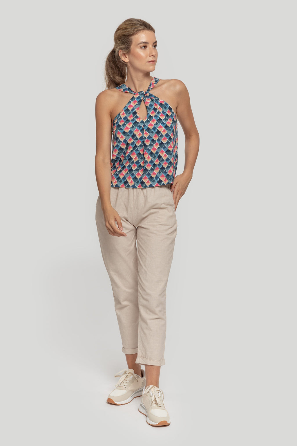 TOP  HALTER