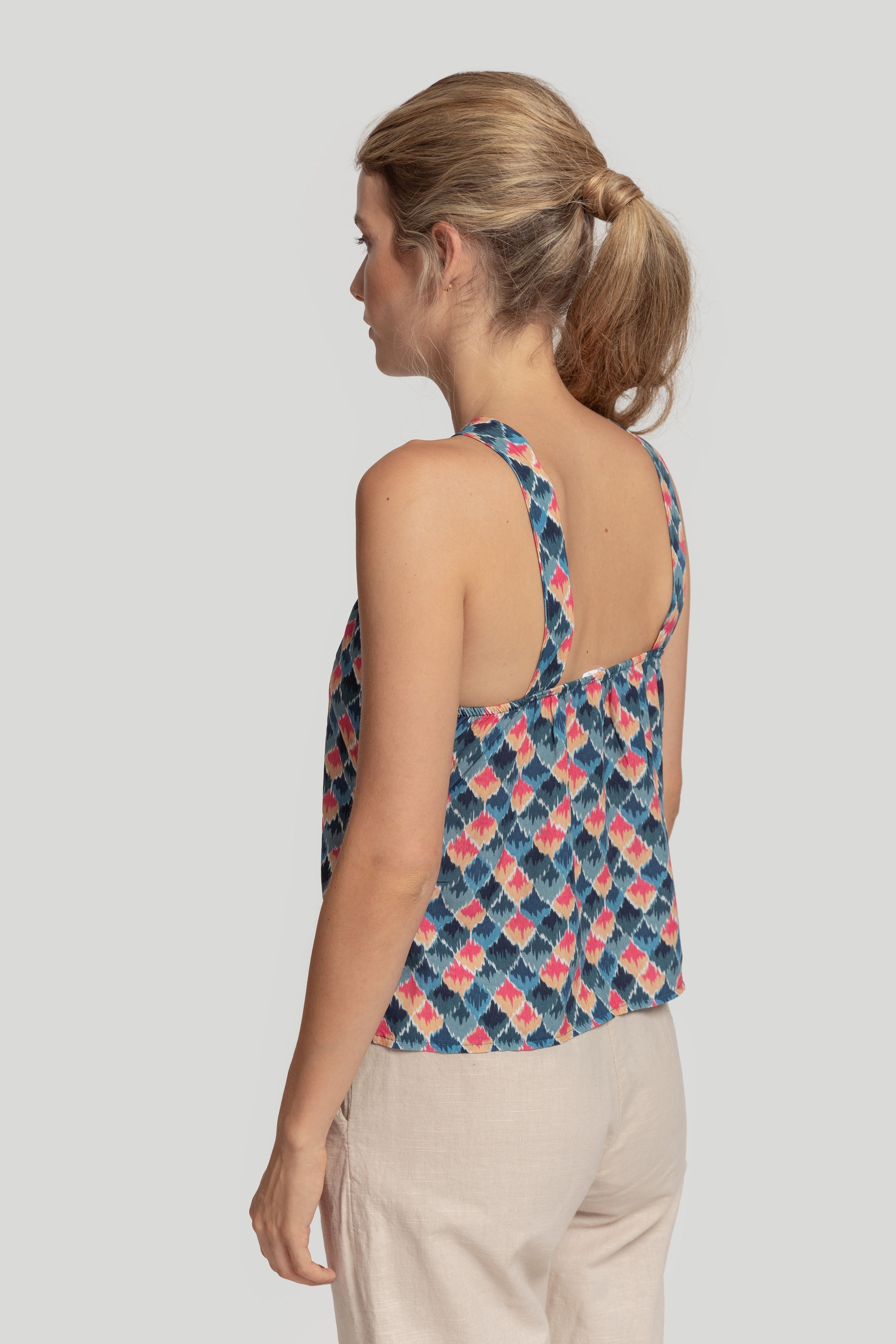 TOP  HALTER