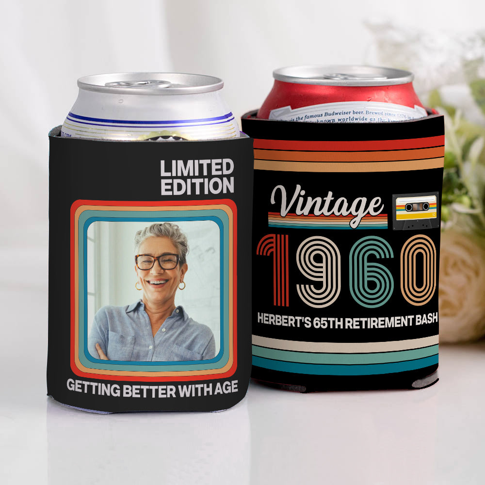 Funda isotérmica para lata de cerveza personalizada con año y texto para regalo de cumpleaños para familiares y amigos.