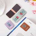 Personalizado Folk Art Flor PU Cuero Marcapáginas Clip con Nombre Lectura Cumpleaños Regalo para los amantes de los libros Ratones de biblioteca