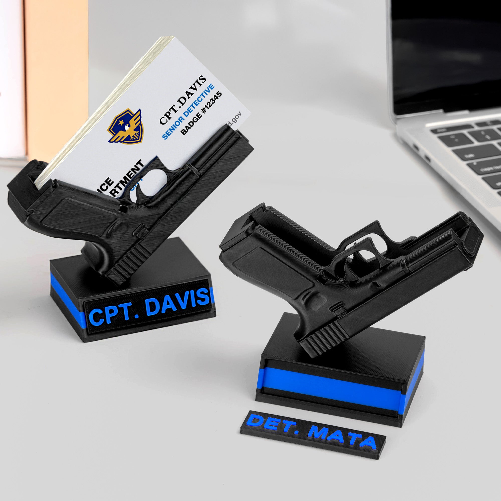 Personalizada 3D Impreso Pistola Placa titular de la tarjeta con el nombre Decoración de escritorio de oficina Apreciación Regalo de cumpleaños para la Policía Veteranos Gun Lovers