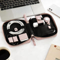 Personalizado de múltiples compartimentos de cuero portátil de viaje bolsa organizadora de cables con el nombre de accesorios electrónicos regalo de cumpleaños para las mujeres amantes de los viajes
