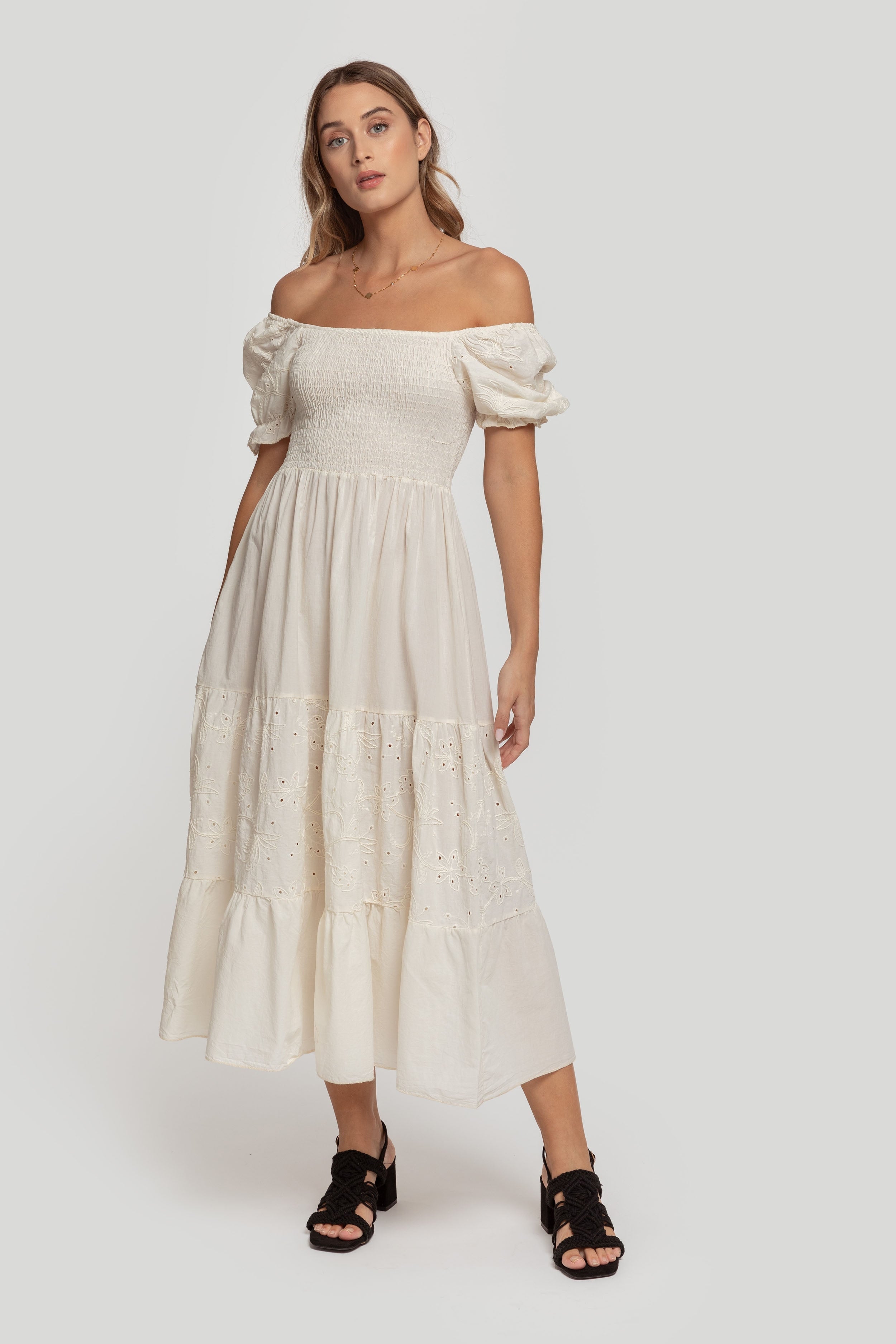 VESTIDO  BORDADOS