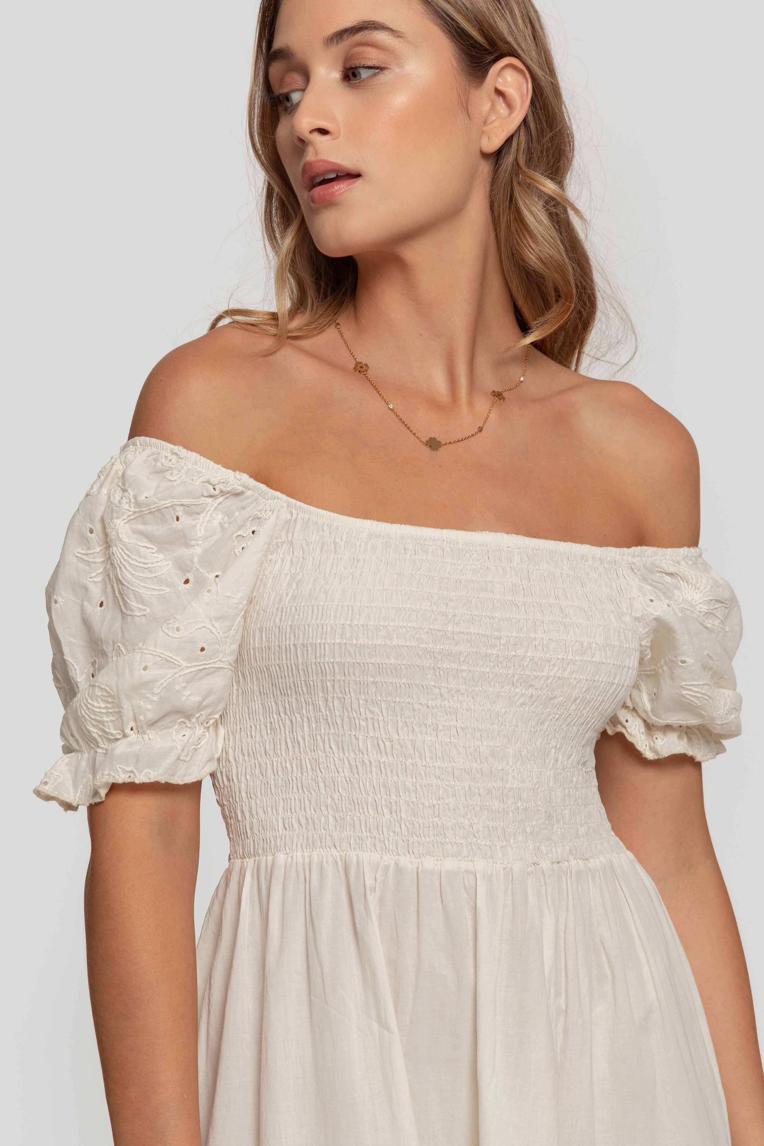 VESTIDO  BORDADOS