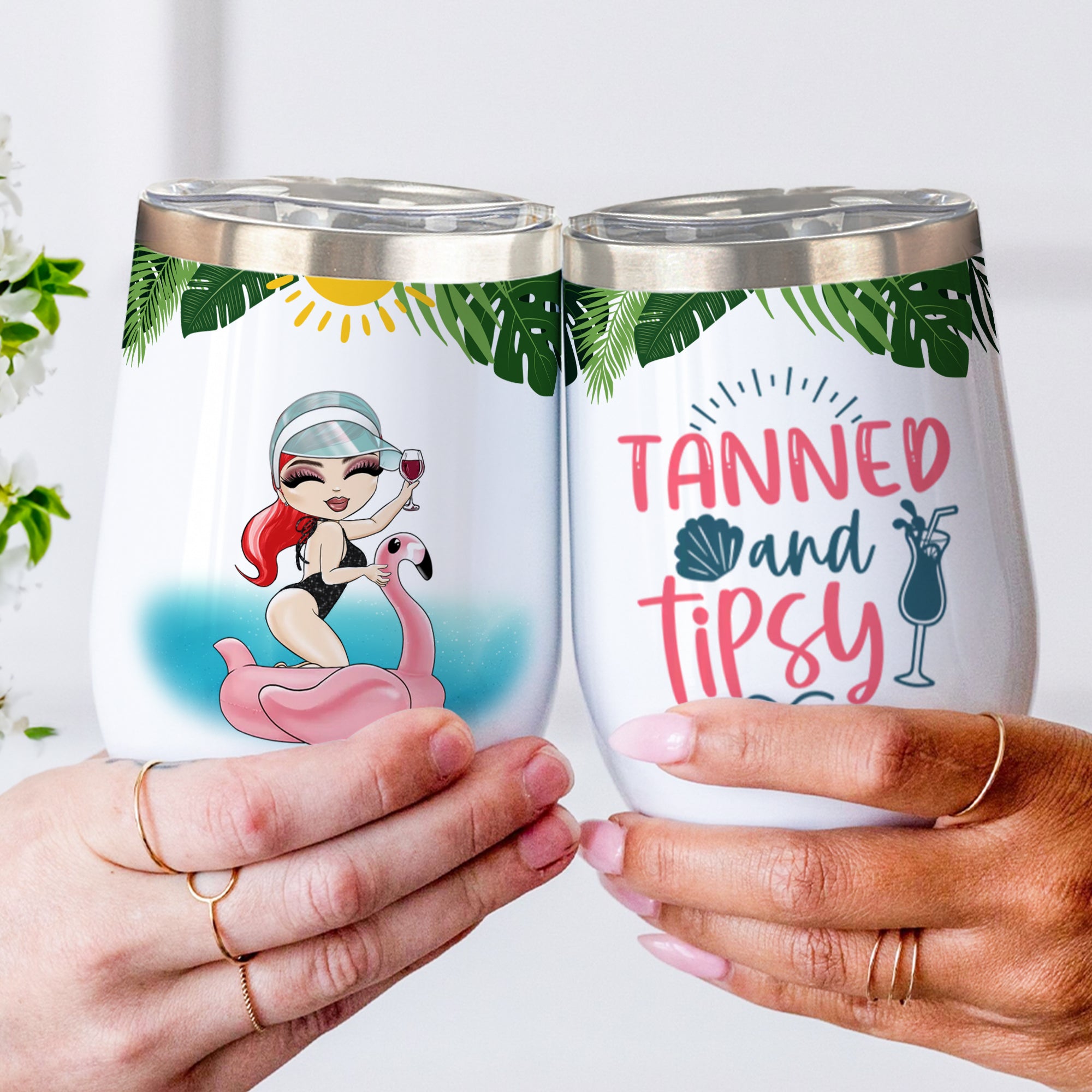 Personalizada de dibujos animados de la piscina Chica Bronceado y Tipsy 12 oz Vaso de Vino con Nombre Divertido vacaciones de verano de vacaciones de cumpleaños de regalo para las mujeres