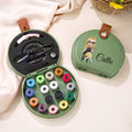 Personalizado Cartoon Sewing Character Portable Name Sewing Kit Set Storage Box with Stitching Tools Supplies Birthday Gift for Tailor Sewing Lover
