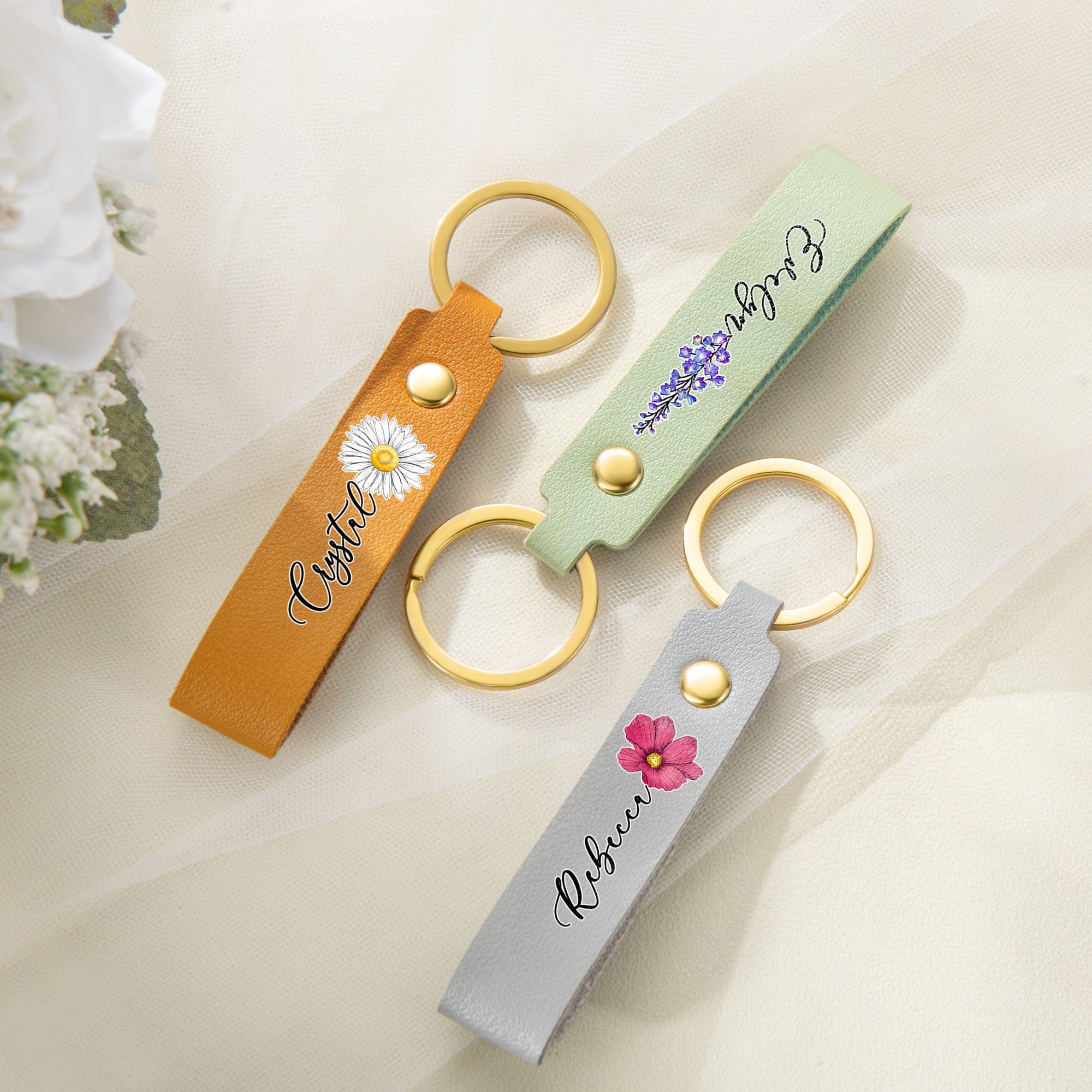 Llavero personalizado de cuero de la PU de la flor del nacimiento del estilo de la acuarela con el regalo del aniversario del cumpleaños del partido de boda del nombre para ella