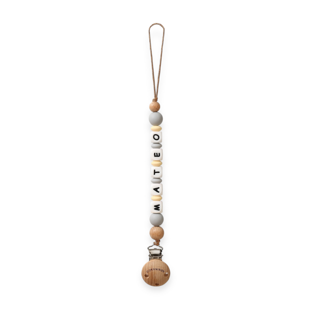 Chupetero Personalizado Gris con Nombre en Silicona Orgánica | Nenina & Co.