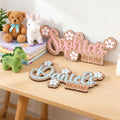 Letrero de puerta de madera personalizado con el nombre de la flor de la margarita Decoración del cuarto de niños Baby Shower Housewarming Regalo de cumpleaños para los nuevos padres Niños