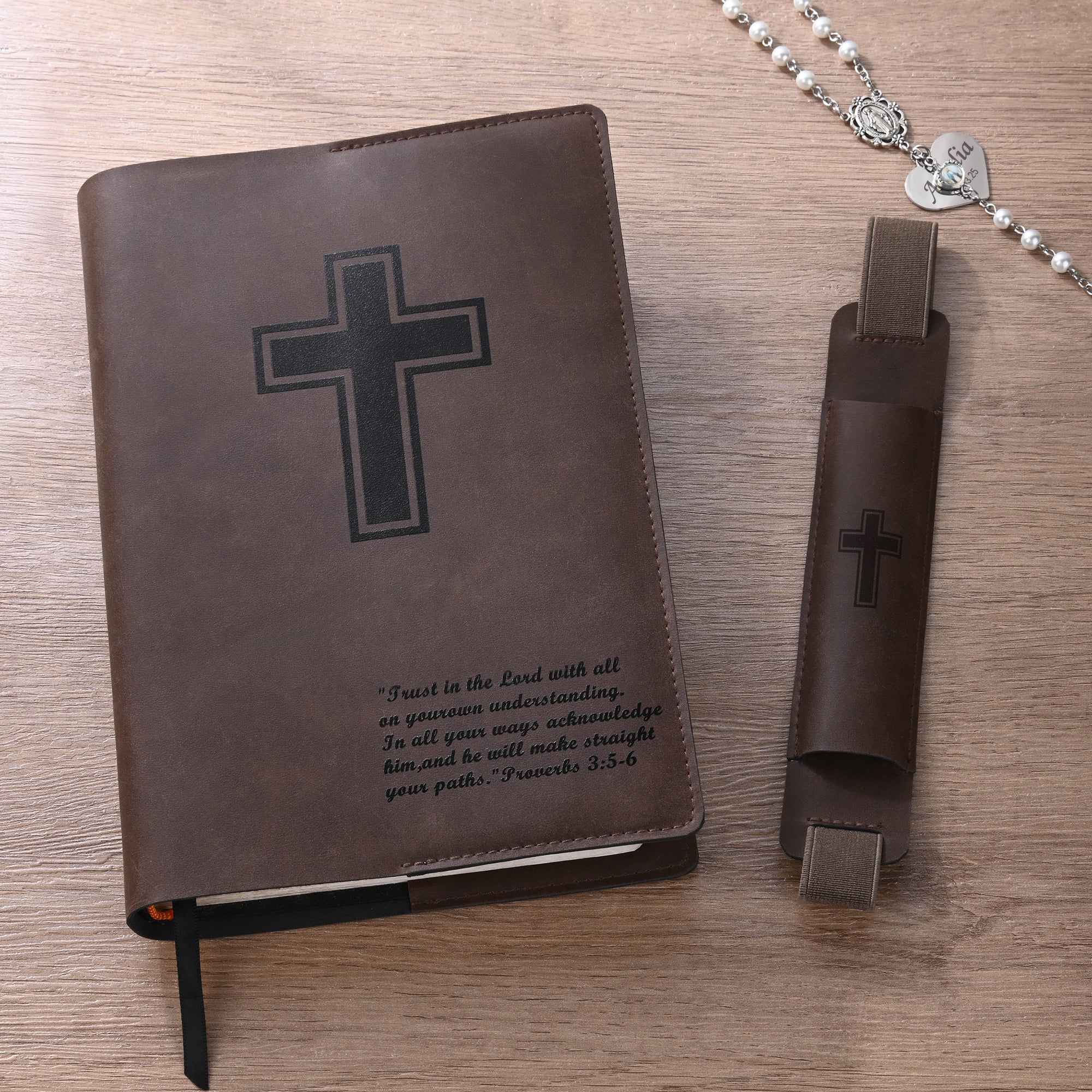 Cruz personalizada Versículo de la Biblia PU Funda de Biblia de cuero con nombre y titular de la pluma Cumpleaños regalo de bautismo religioso para los cristianos