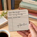Posavasos de cuero de PU con diseño de carné de biblioteca vintage personalizado con nombre de autor y título Regalo de cumpleaños para estudiante oficinista aficionado a los libros