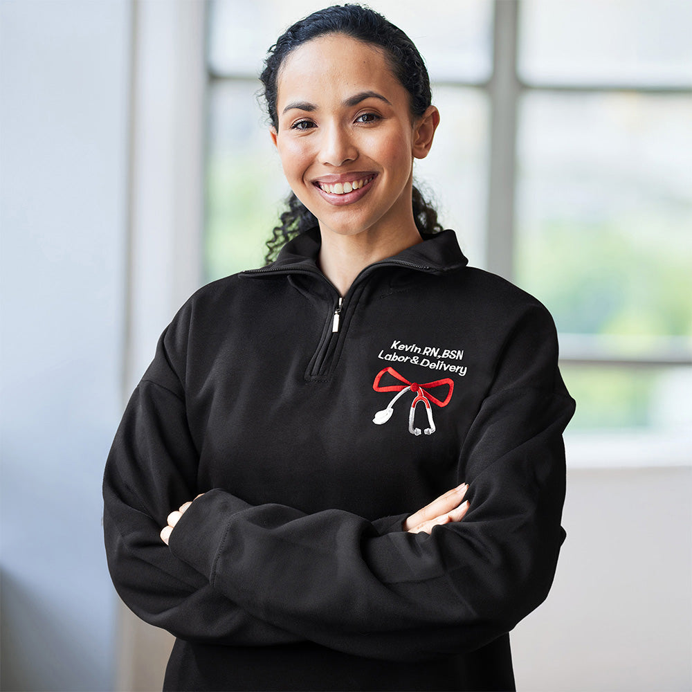 Personalizado bordado arco estetoscopio tubería camiseta cuarto de cremallera sudadera con capucha con texto Día de la Enfermera Apreciación regalo de cumpleaños para el personal médico
