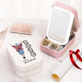 Personalizado Nacimiento Flor Mariposa Graduado Joyero de cuero con LED de tres colores Espejo ajustable Felicitación Graduación Regalo para las mujeres