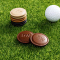 Juego de dos marcadores de bolas de golf magnéticos de cuero de PU con monograma personalizado Accesorios de golf Regalo de cumpleaños Día del Padre para los amantes de los jugadores de golf