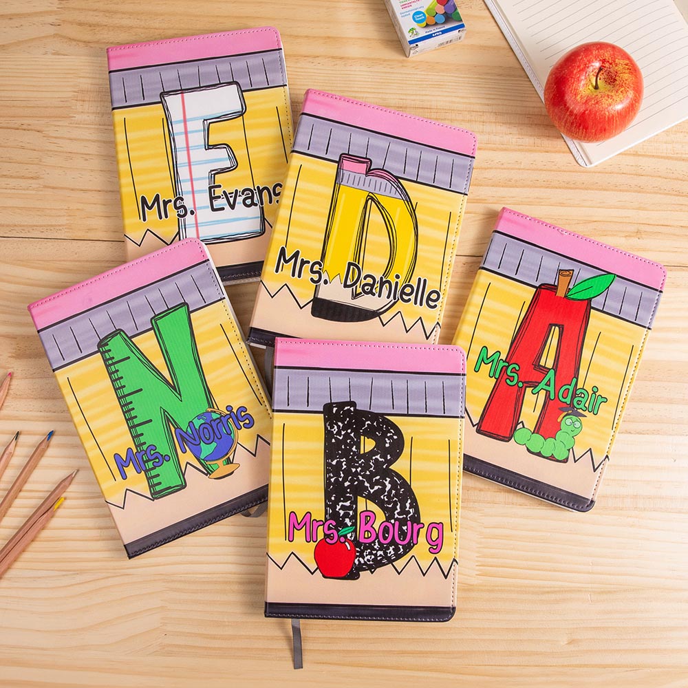 Lápiz personalizado Apple A5 150 páginas Cubierta de cuero PU Cuaderno de profesores con iniciales y nombre Agradecimiento Regalo de vuelta al cole para profesores