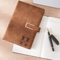 Personalizado Grabado Nombre Inicial Multicolor PU Cuaderno de cuero de uso diario Regalo de cumpleaños para la familia amigo Personal de negocios