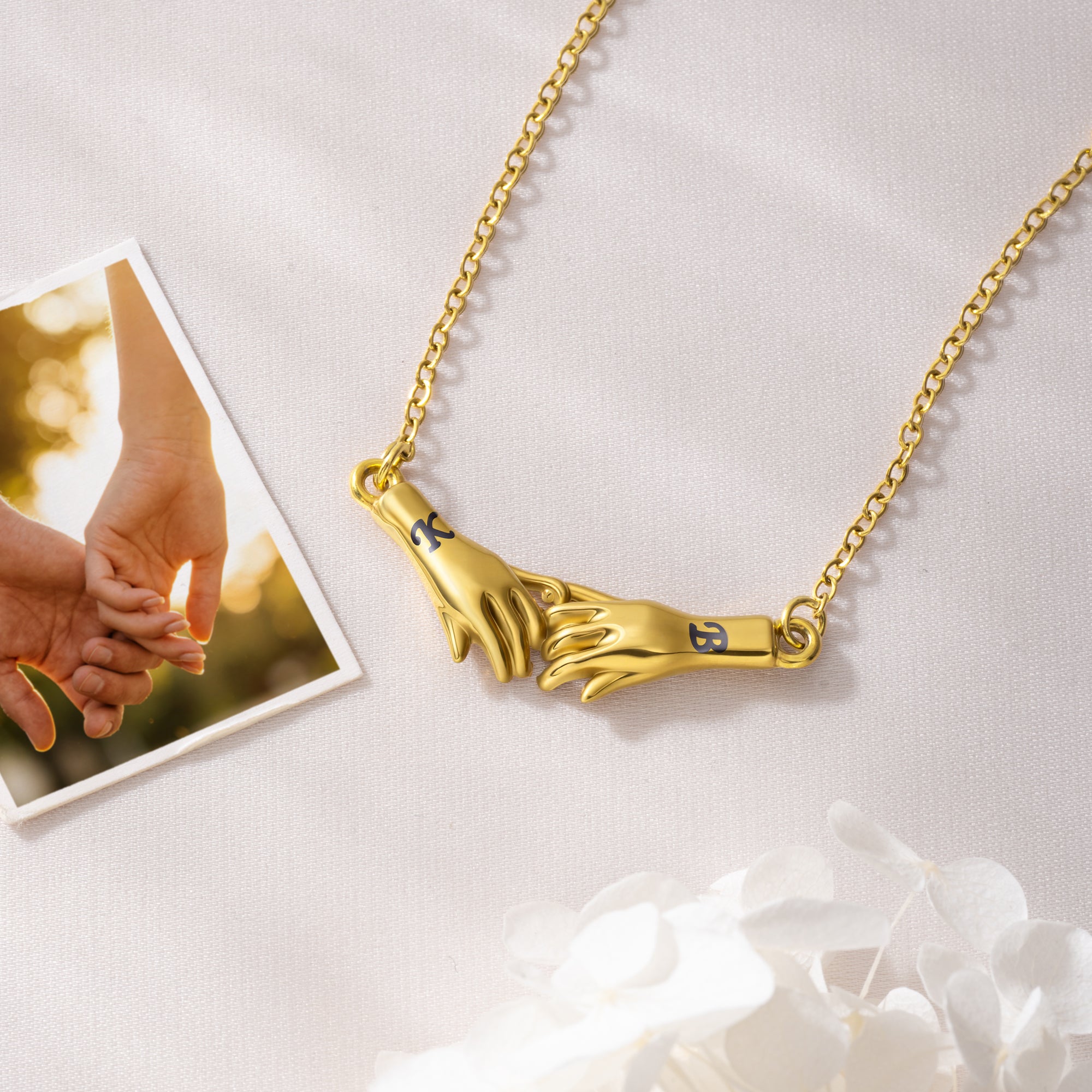 Collar personalizado Hand in Hand Pinky Promise con iniciales Dainty Jewelry Birthday Anniversary Gift for Couple Sister