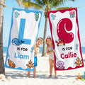 Toalla de playa personalizada de gran tamaño con temática oceánica, con nombre e inicial Regalo de fiesta en la playa para niños y niñas