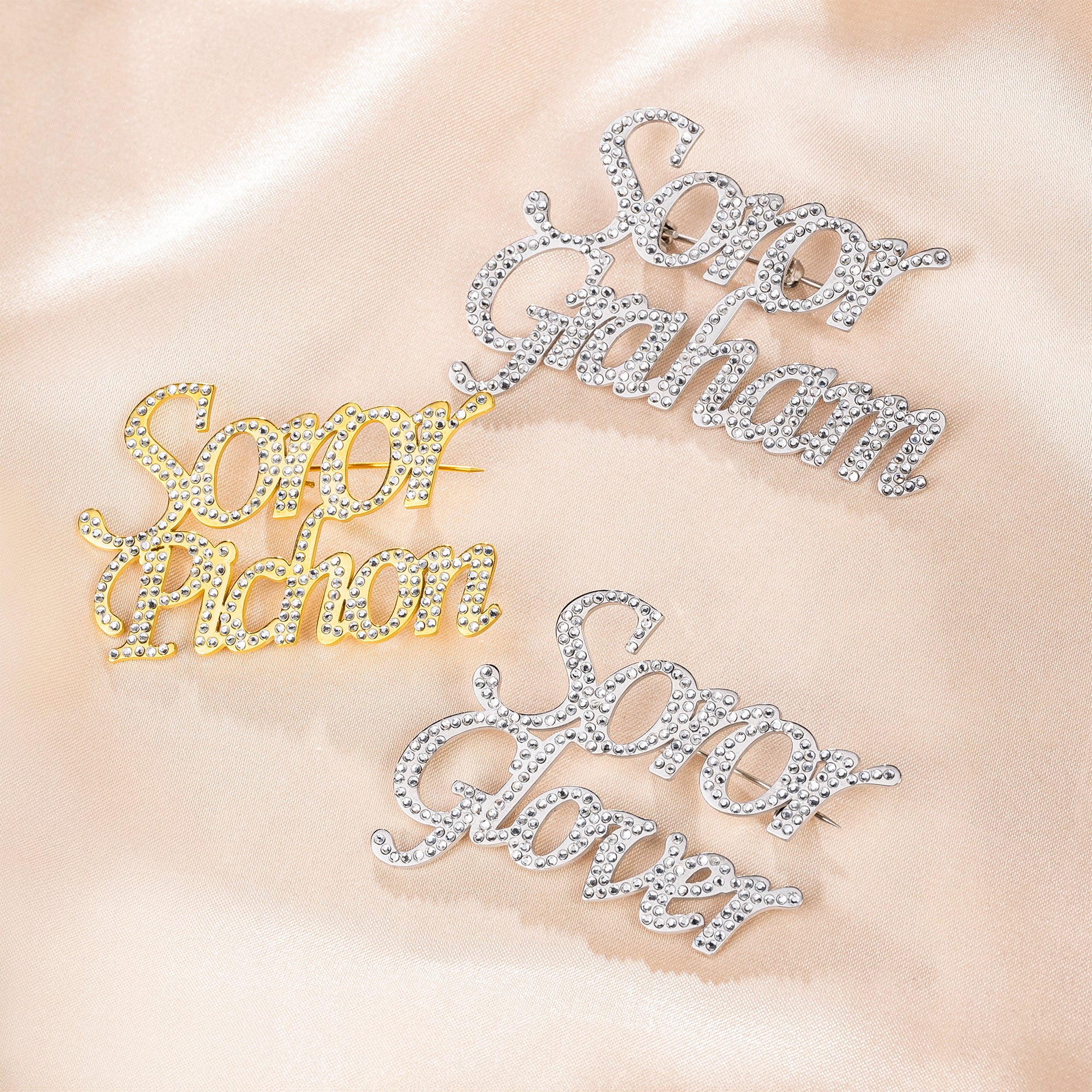 Personalizado Bling Nombre Solapa Broche Traje Accesorio Regalo de cumpleaños para los nuevos miembros de la hermandad niñas