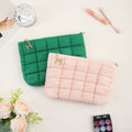 Bolsa de maquillaje acolchada personalizada de gran capacidad con colgante de inicial de perla Uso diario Día de la Madre Regalo de cumpleaños para mujer
