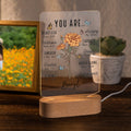 Personalizada You Are Versículo de la Biblia Flor de Nacimiento LED Luz de Noche con Nombre y Base de Madera Decoración del Hogar Regalo de Cumpleaños para Mujeres Cristianas