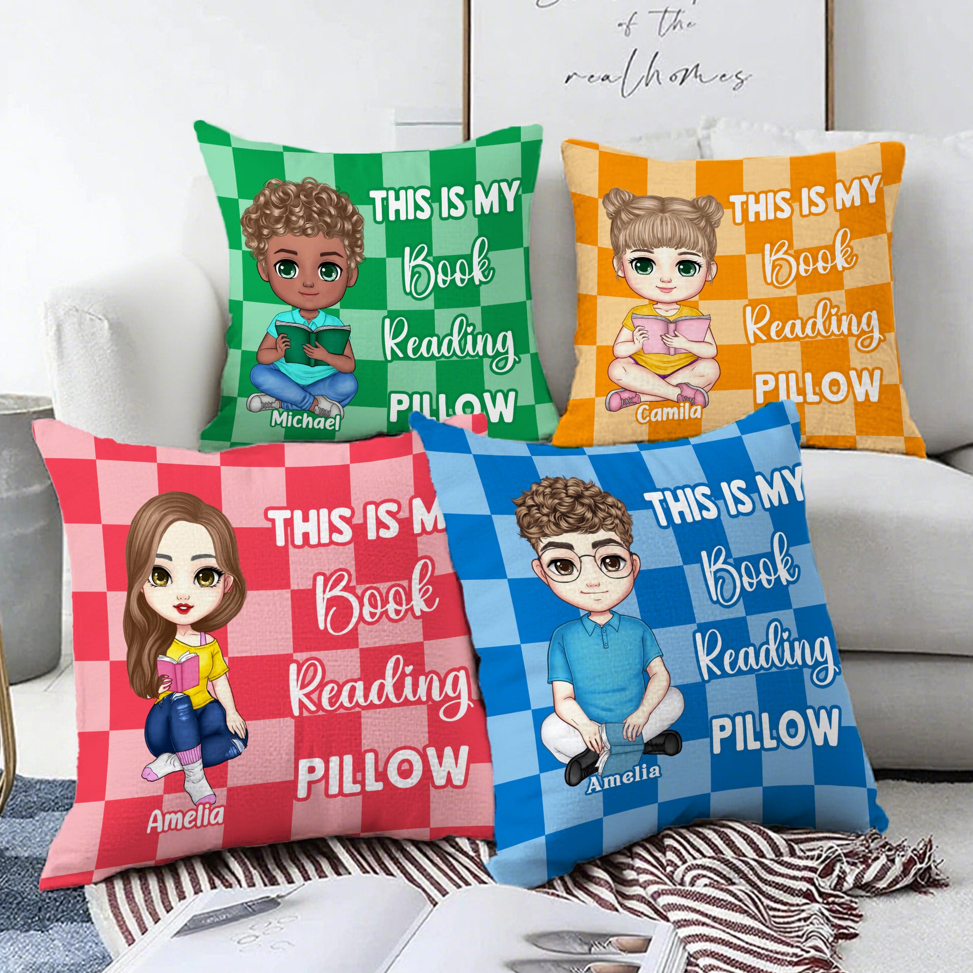 Funda de almohada personalizada con el nombre de un personaje de dibujos animados en damero, regalo de cumpleaños para niños y familia.