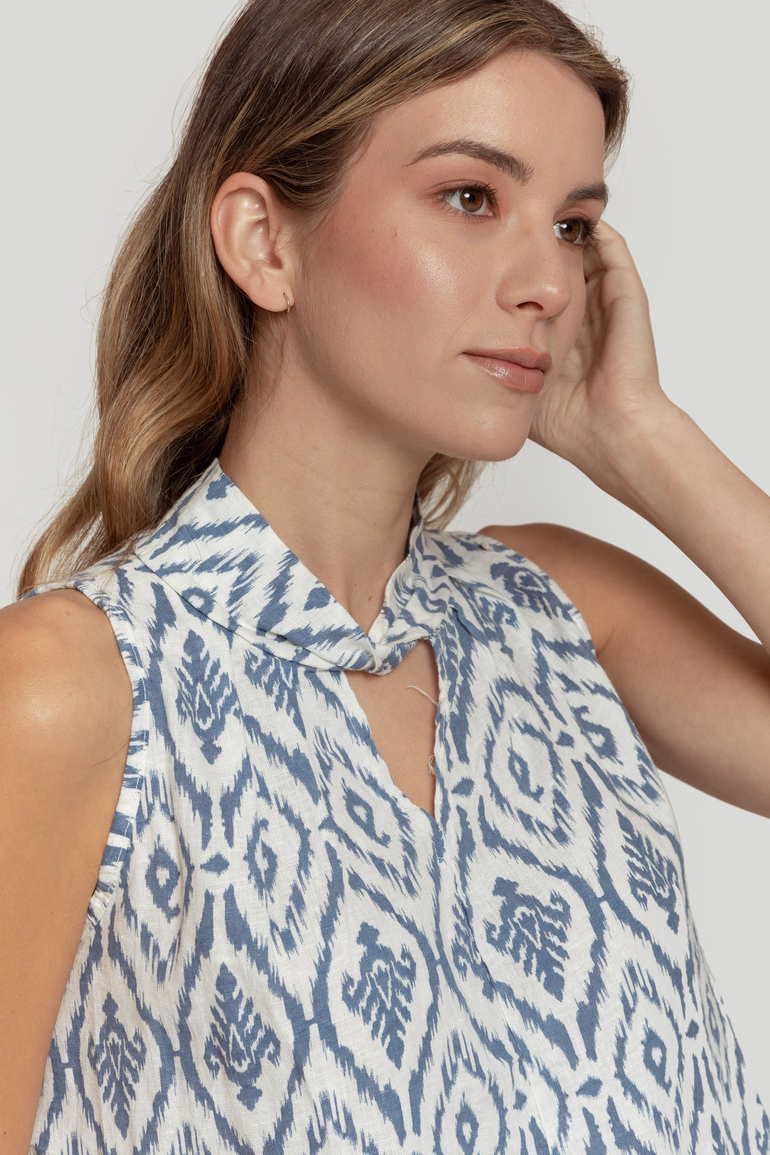 TOP  HALTER