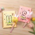 Conejito de Pascua Personalizado Huevos Nombre Inicial A5 Cuaderno de espiral y Pom Puff Pen Set con páginas rayadas Pascua Regalo para Niños Niñas