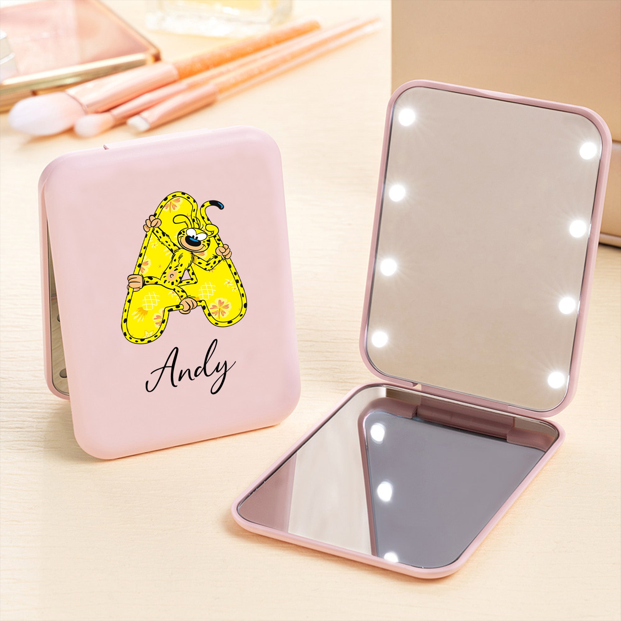 Personalizado lindo Marsupilami Doble cara 1X 2X LED Maquillaje Espejo de bolsillo con nombre Cumpleaños Regalo para Mujeres | Callie × Marsupilami
