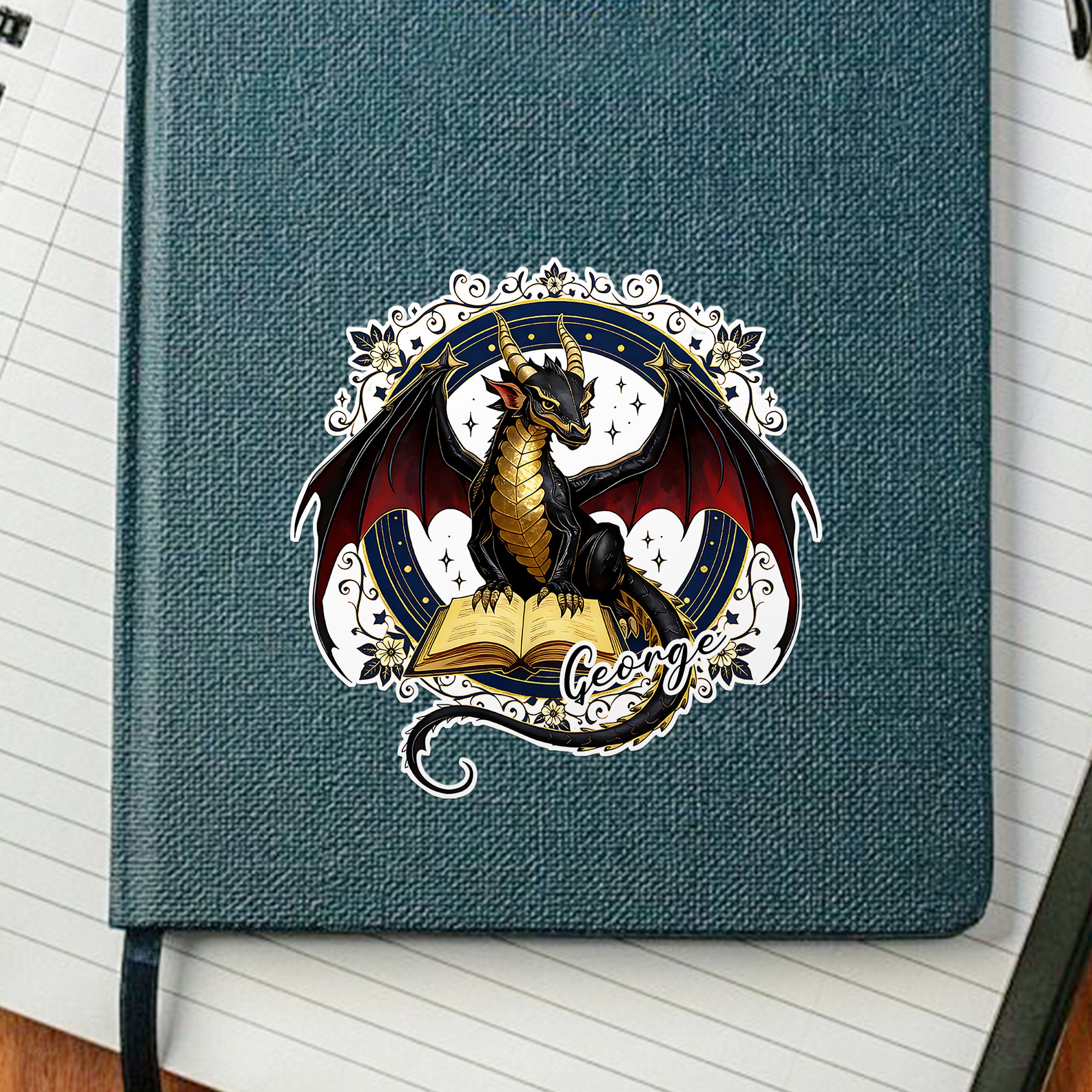 Juego de 2 etiquetas adhesivas impermeables personalizadas con el nombre del dragón de los libros de Pascua Decoración para el hogar Regalo de cumpleaños para los amantes de los libros Ratones de bibl