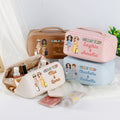 Personalizado Cartoon Personaje Amplia Apertura PU Bolsa de maquillaje de cuero con nombre Esenciales de viaje Cumpleaños Aniversario Regalo para las mujeres