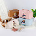 Manicurista de dibujos animados personalizado Bolsa de maquillaje de piel de apertura ancha con nombre Regalo de cumpleaños para técnicos de uñas Entusiastas del nail art
