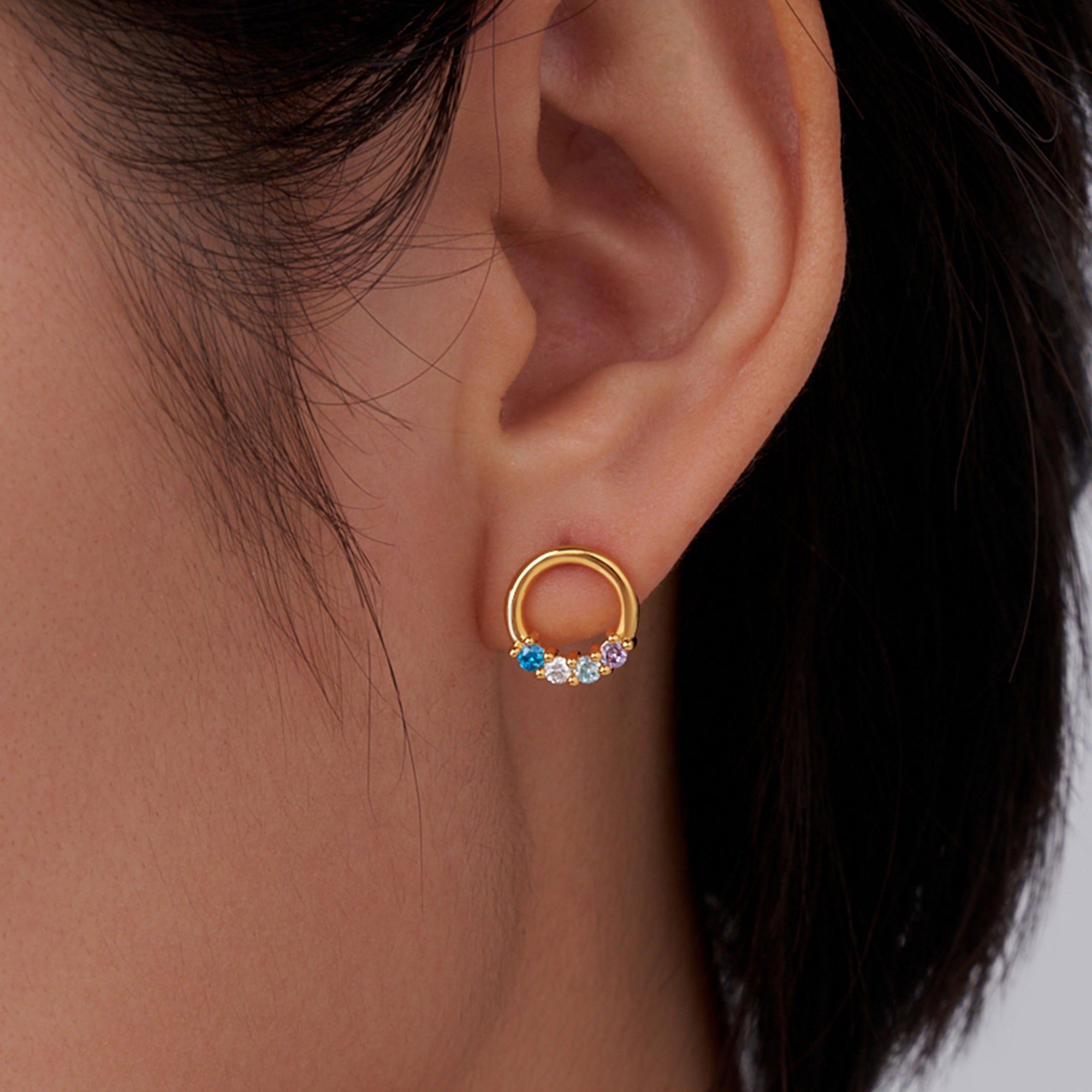 Personalizado pequeño círculo familiar piedra de nacimiento Stud Pendientes Dainty Joyería Cumpleaños Aniversario de regalo para las mujeres