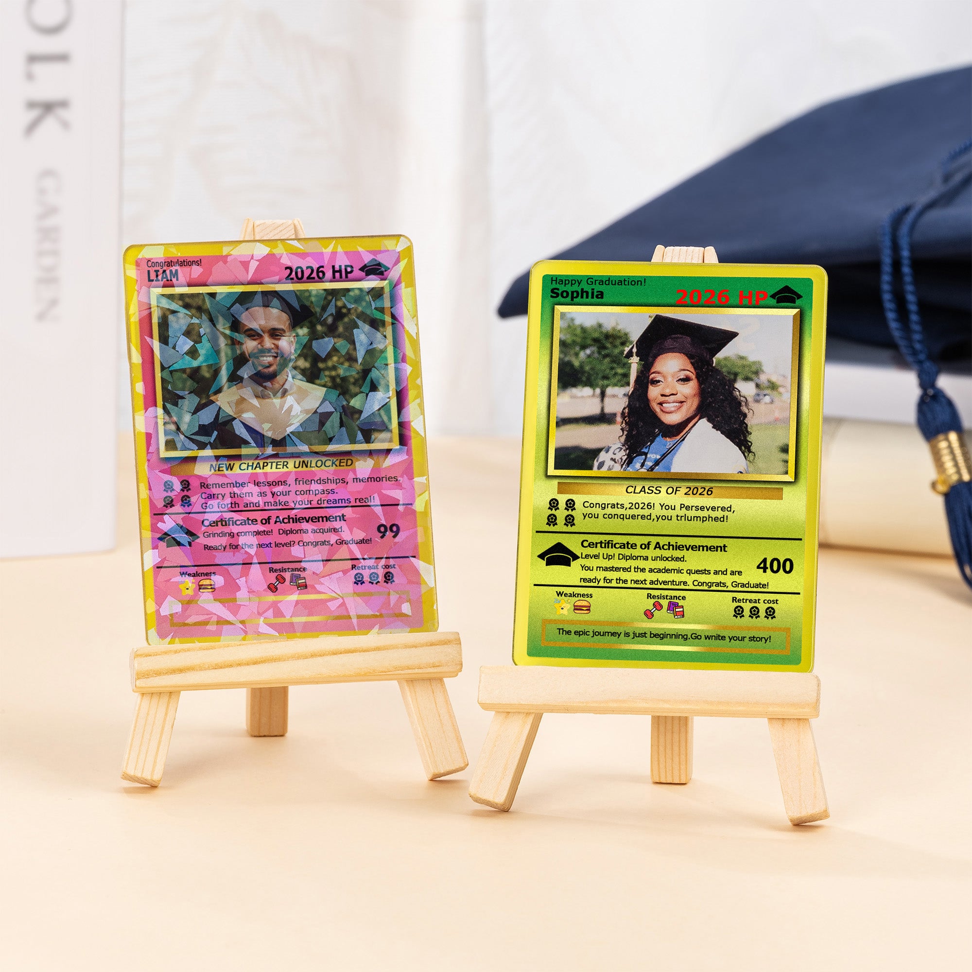 Tarjeta Poke TCG Clásica de Graduación Personalizada con Texto y Soporte Decoración de Escritorio Fiesta de Graduación Regalo para Graduados