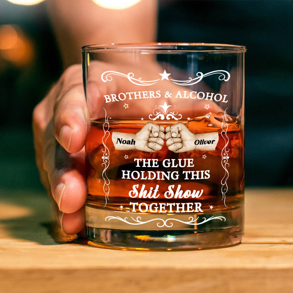Personalizado Fist Touch Hermanos y Alcohol 10 oz Old Fashioned Whisky Glass con nombres Housewarming Larga Distancia Regalo para Amigo Licor Lover