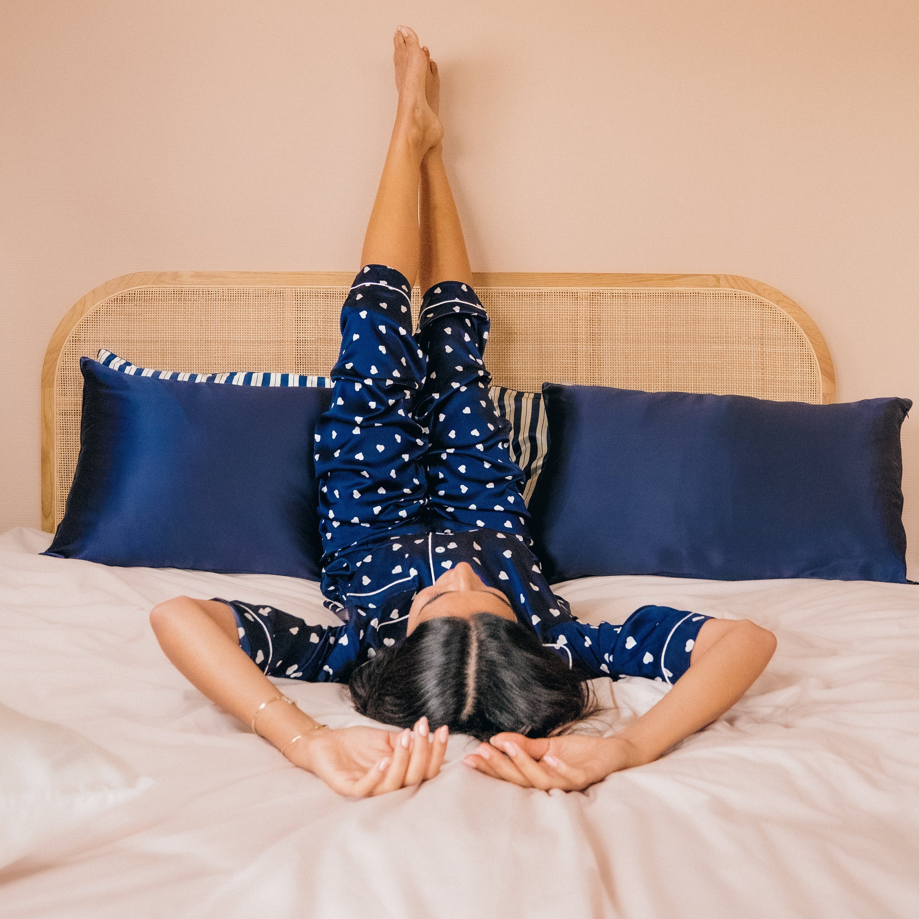 Pantalon 100% pure soie de mûrier - Bleu nuit imprimé cœurs