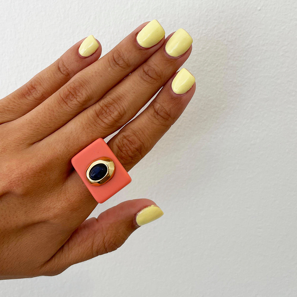 Anillo mujer rosa chicle con piedra natural sodalita