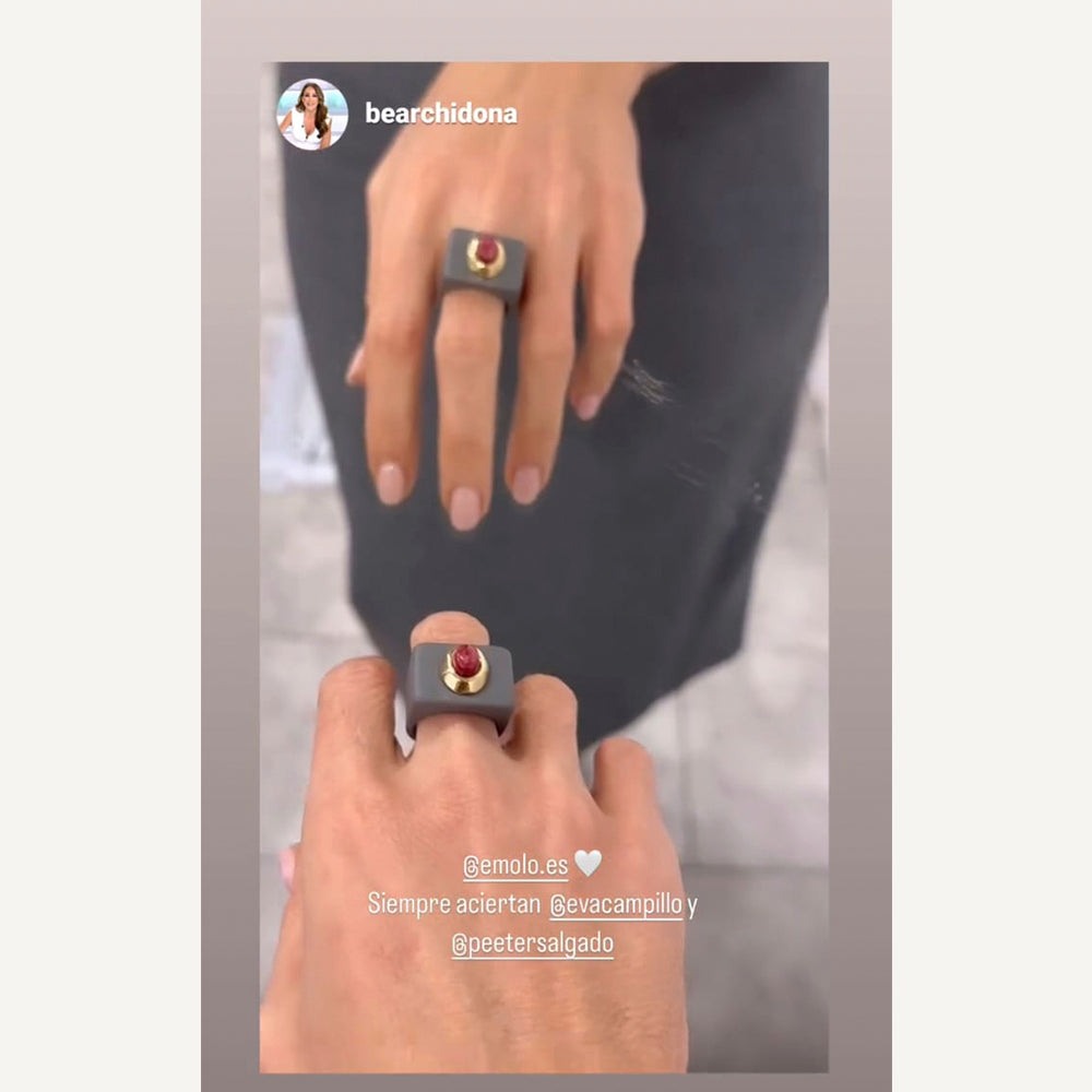 Anillo mujer gris con agata miel