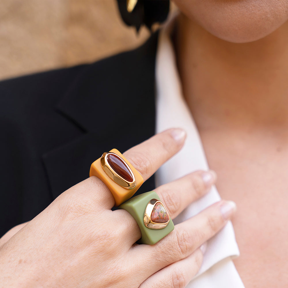 Anillo grande color verde pistacho con unakita