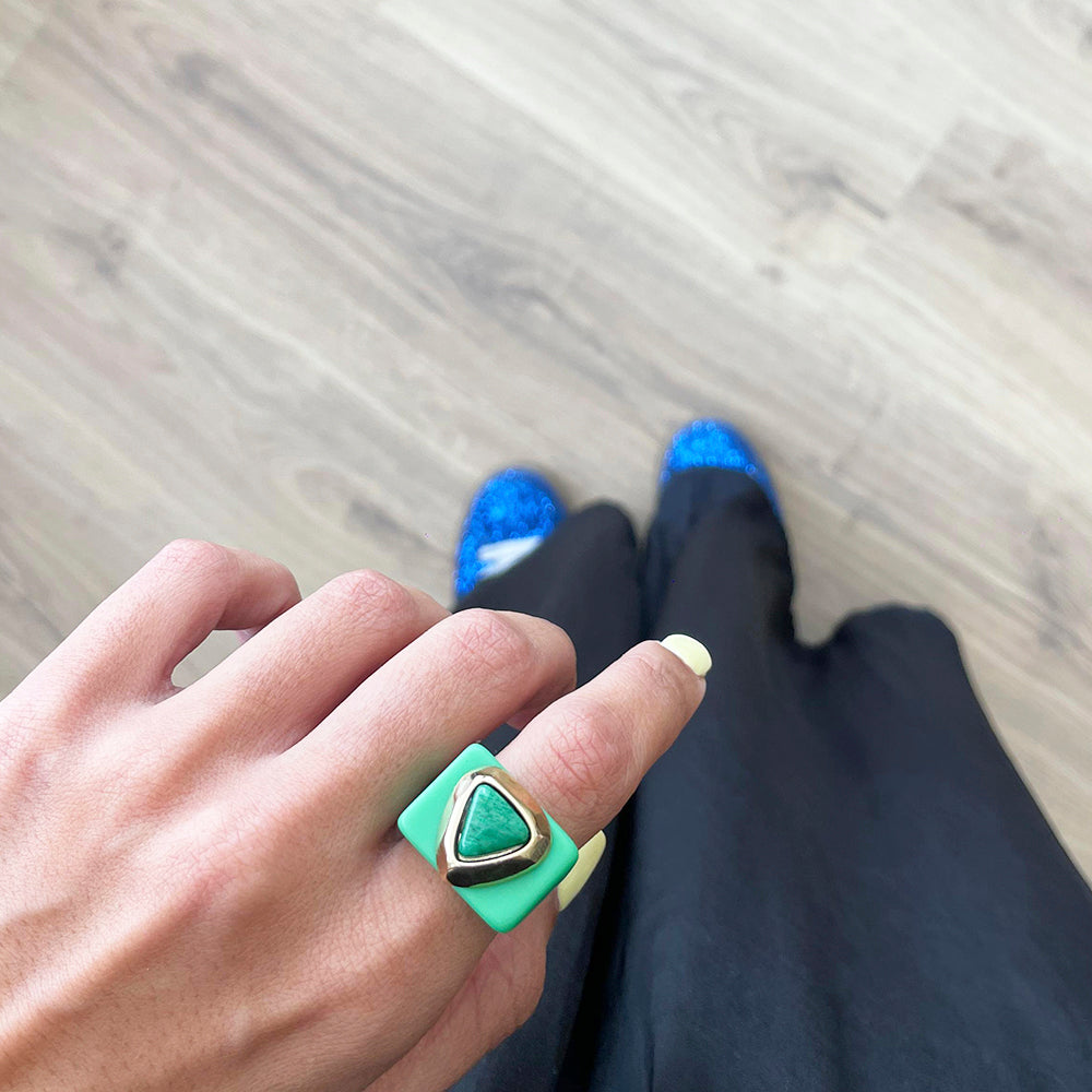Anillo para mujer grande color verde con piedra amazonita verde