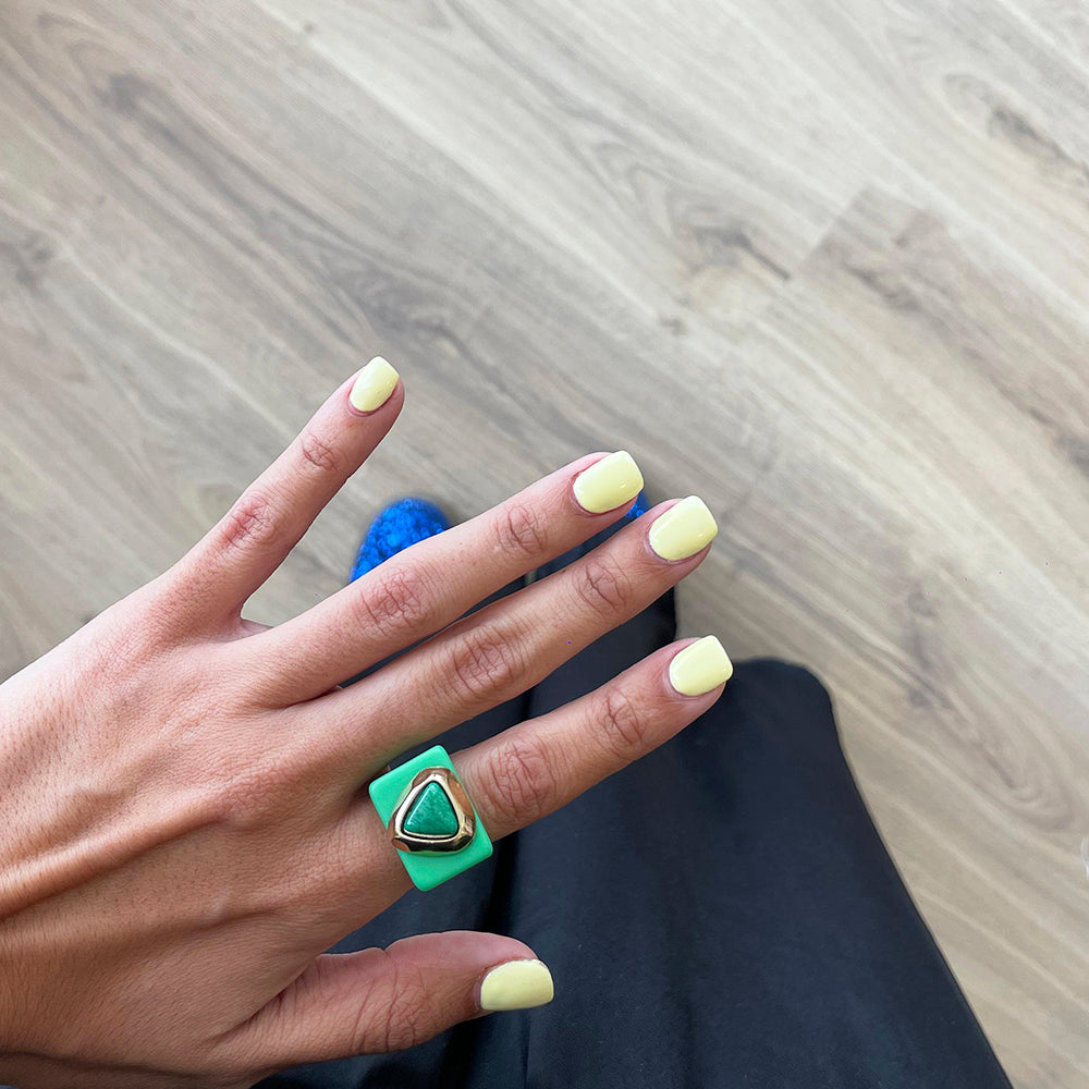 Anillo para mujer grande color verde con piedra amazonita verde