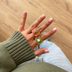 Anillo para mujer color rosa chicle con unakita