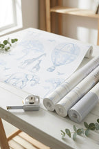 Papel pintado infantil Jirafas y globos azul empolvado