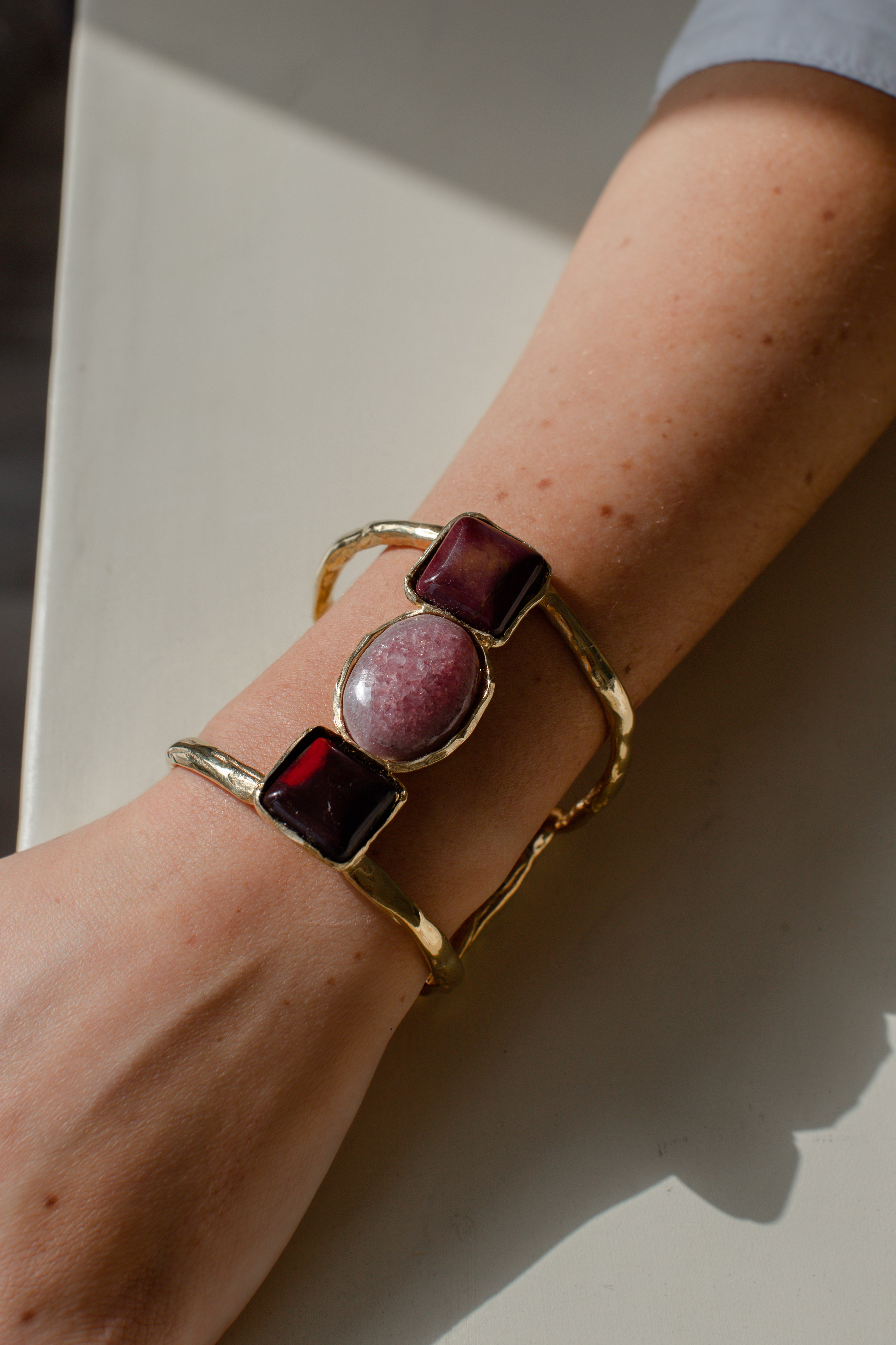 BRAZALETE TRES PIEDRAS | BRONCE