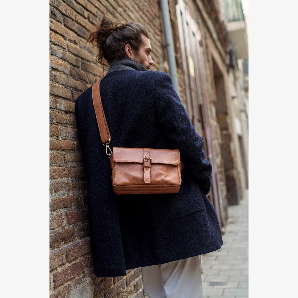 París tanned Leather Camera Bag