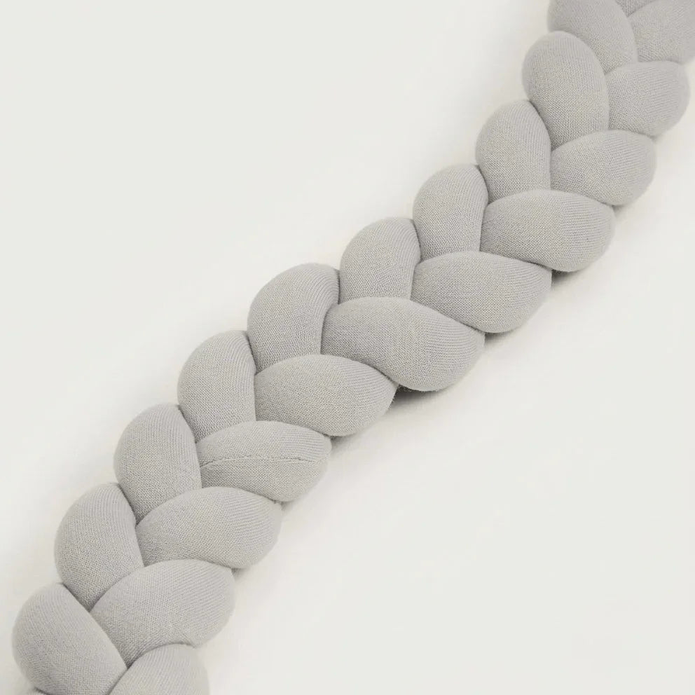 Trenza Cuna Gris Algodón 210cm - Protector de Cuna Suave y Seguro