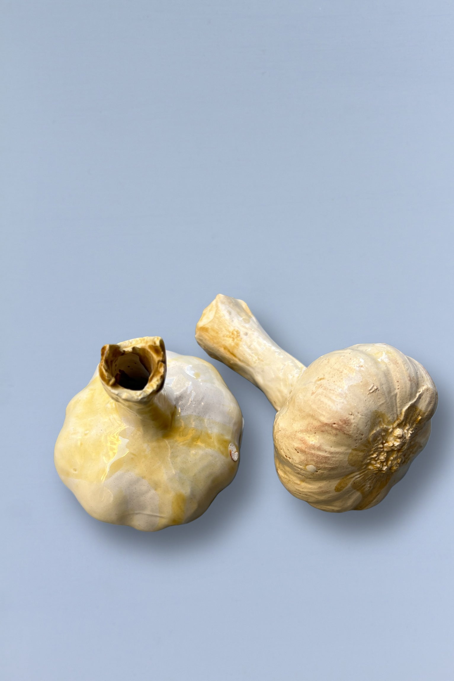 Ajo réplica de cerámica esmaltada